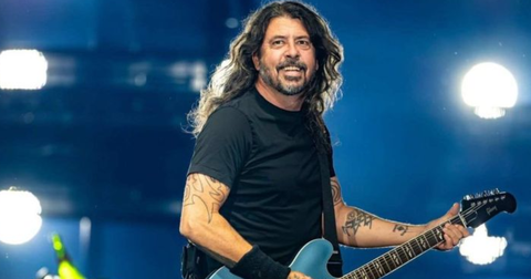 Foo Fighters – « Of All People » : quand Dave Grohl hurle sa rage de survivre