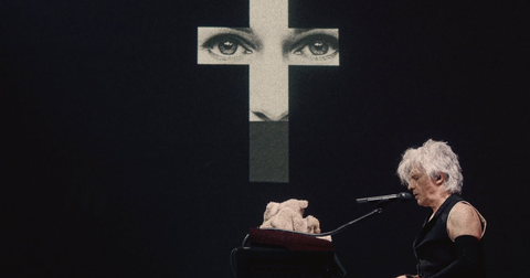 Le nouveau clip d’Indochine « Sanna sur la croix » bouscule le regard public