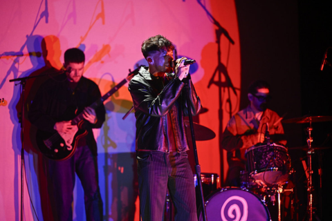 Louis Tomlinson dévoile son nouveau single « Imposter » chez Jimmy Fallon