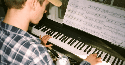 10 onmisbare nummers om piano te leren spelen