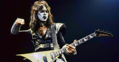 Vinnie Vincent (Kiss) met son album Guitarmageddon en vente pour 2 millions de dollars : délire ou coup de génie ?