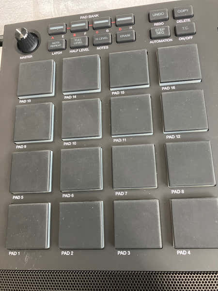 Akai Professional MPC Live 2 - Stock B