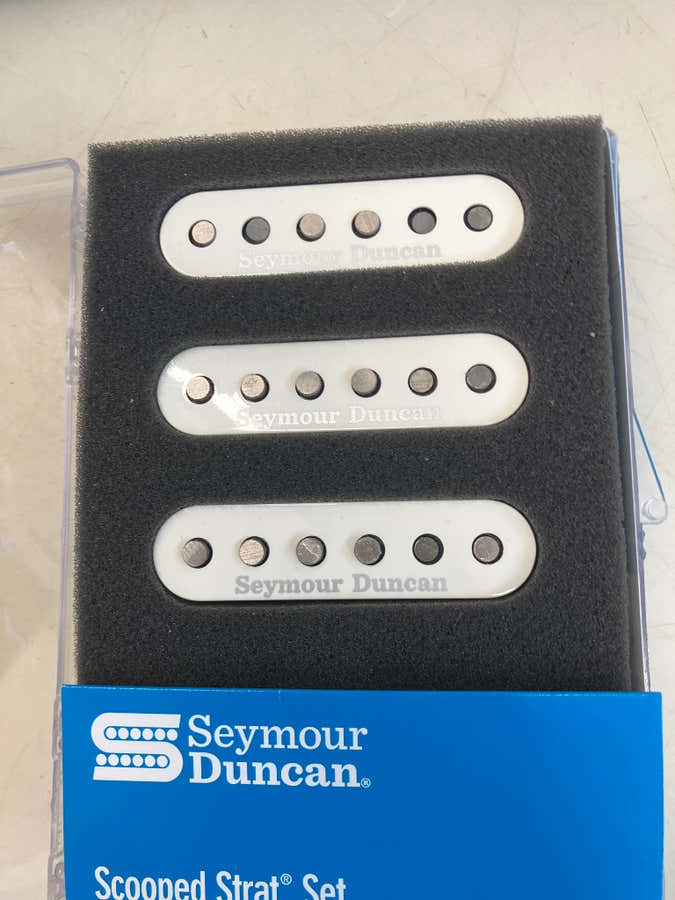Scooped Stratocaster Kit Capots Parchemin - Stock B