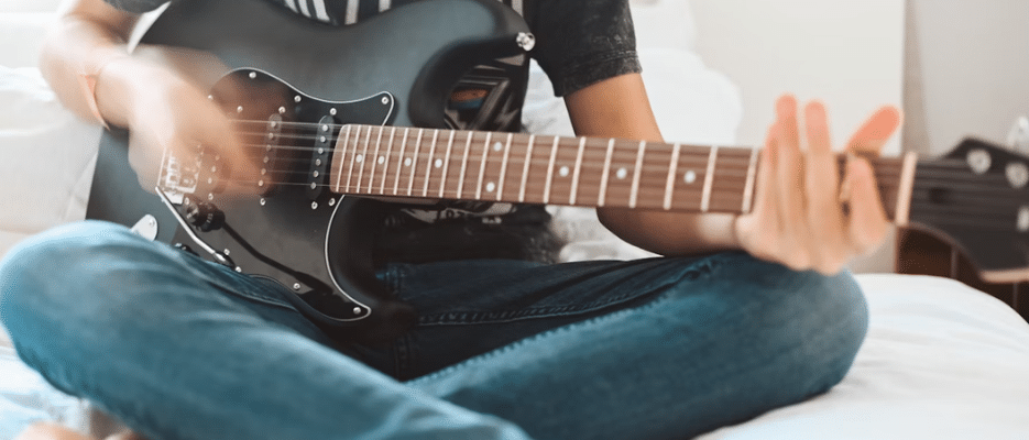 Ces 6 morceaux vont booster votre apprentissage de la guitare