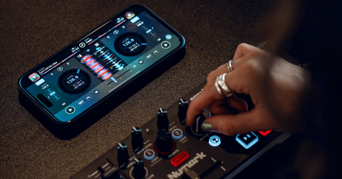 Numark MixTrack Go: overal mixen, draadloos, zonder grenzen