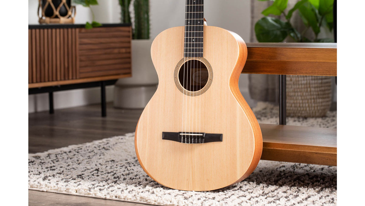 Academy 12e-N Natural Grand Concert