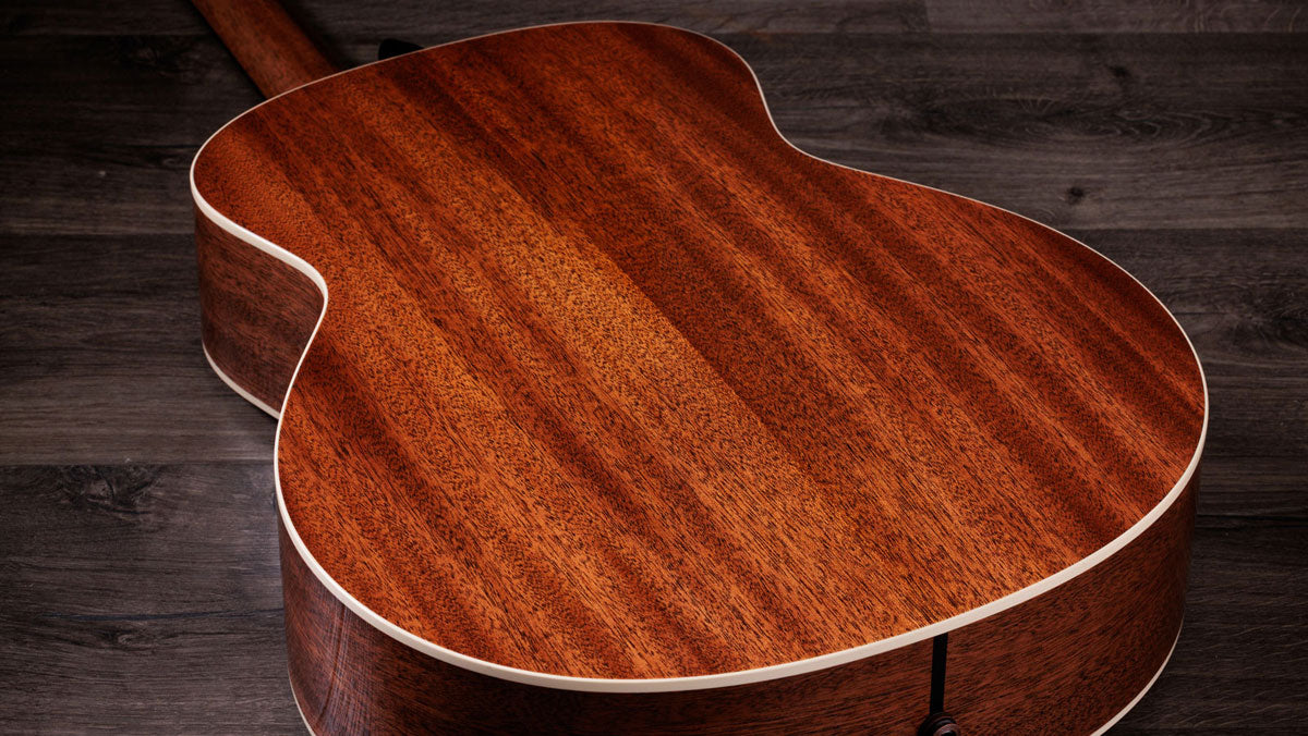 Gold Label 514e Sunburst met crèmekleurige slagplaat Grand Auditorium