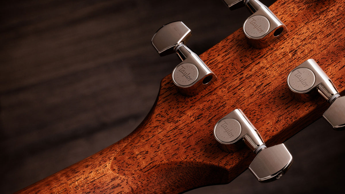 Gold Label 514e Sunburst met crèmekleurige slagplaat Grand Auditorium