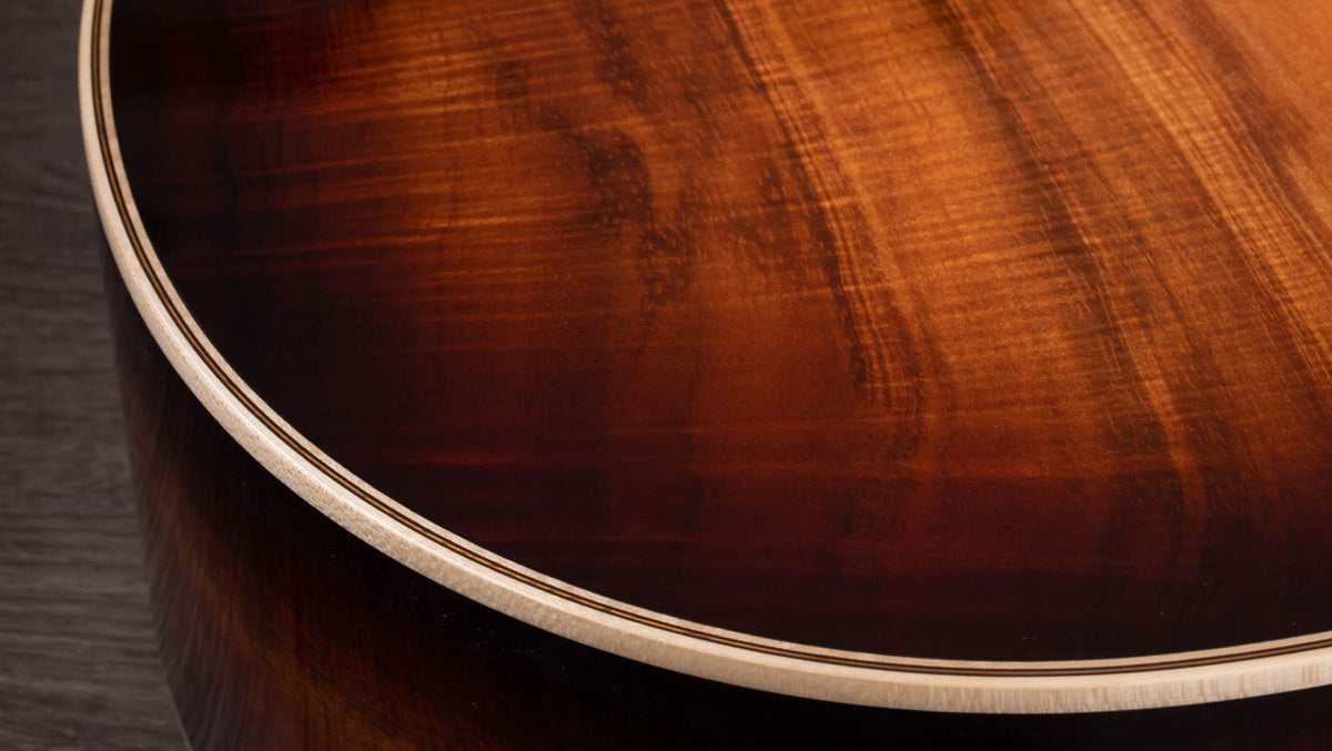 K24ce Hawaiiaans koa bovenblad Geschaduwd Edgeburst Grand Auditorium