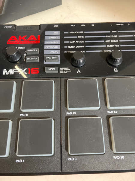 Akai Professional MPX16 - B-stock