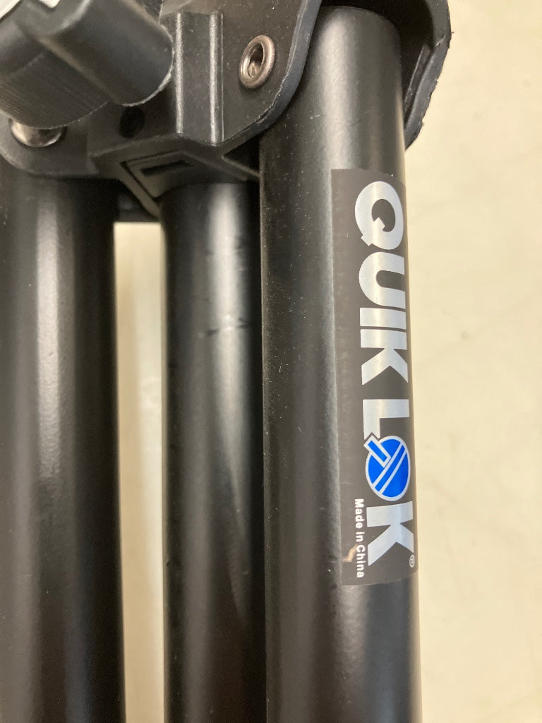 GS538 UNIVERSAL GUITAR STAND TRIPLE - B Stock
