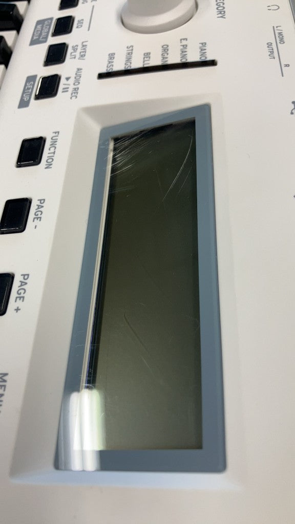 WHITE KROSS2 61 KEYS - B Stock