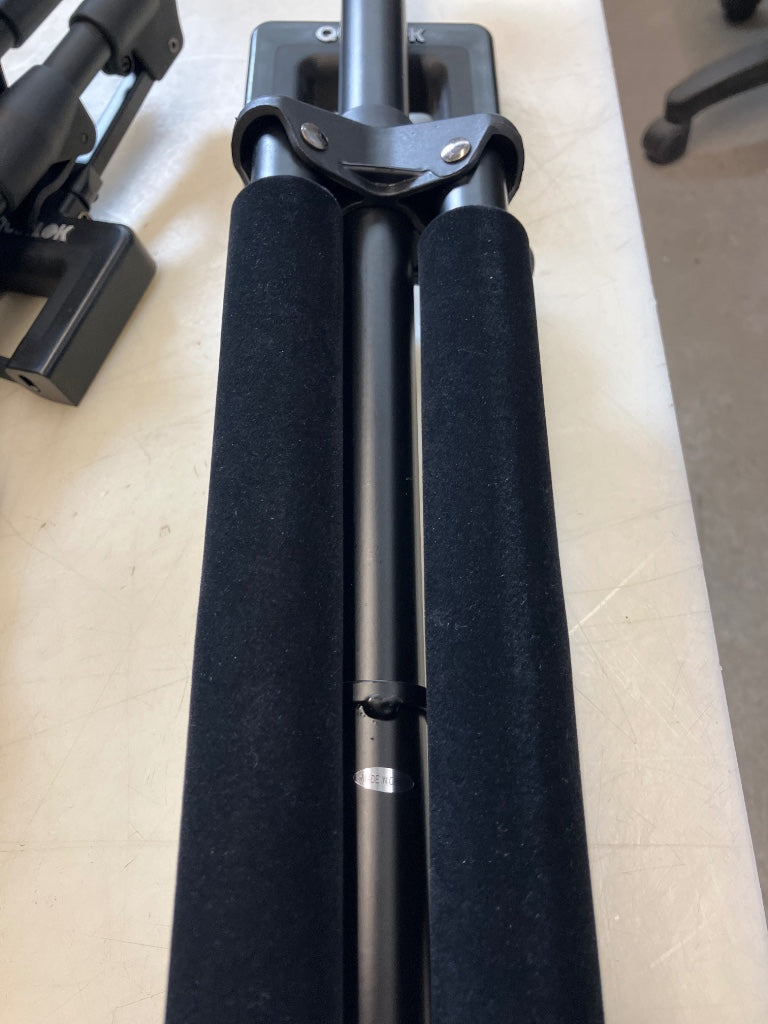 GS/508 Stand Guitare Universel Autobloquant - Stock B